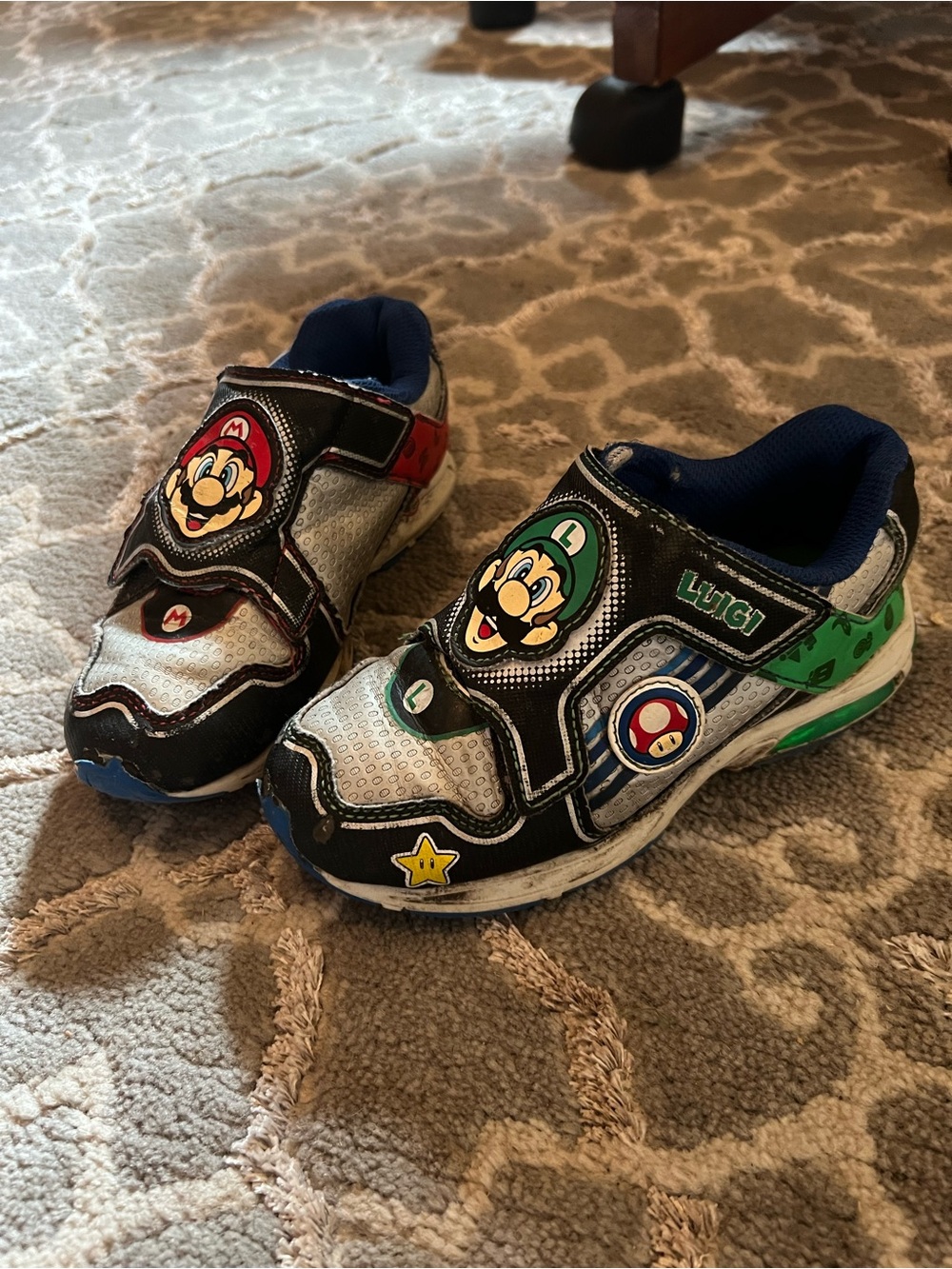 Nintendo Super Mario Kids' Light-Up Sneakers - Red & Green